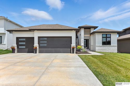8137 S 197th Ave, Gretna, NE, 68028-4090 | Card Image