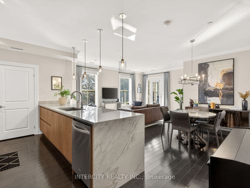 205-10360 Islington Ave, Kleinburg, ON, L0J1C0 | Card Image