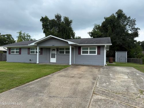 308 Meadow Wood Cir, Long Beach, MS, 39560-4617 | Card Image