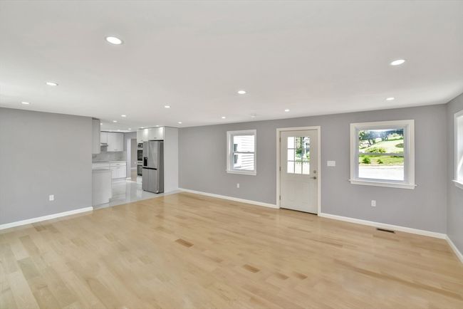 87 Summer St, House other with 4 bedrooms, 3 bathrooms and 6 parking in Abington MA | Image 11