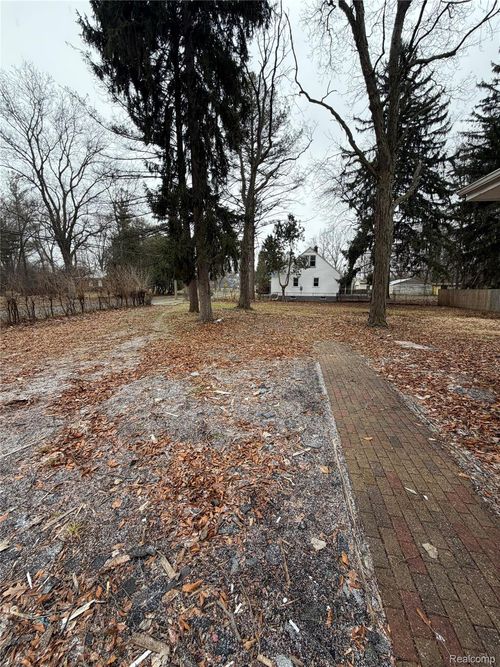 19335 Lenore, Detroit, MI, 48219-4670 | Card Image