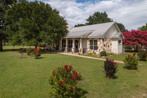 672 Clearfork Rd, Lockhart, TX, 78644-4045 | Card Image