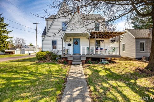 1226 N Van Buren St, Litchfield, IL, 62056-1561 | Card Image