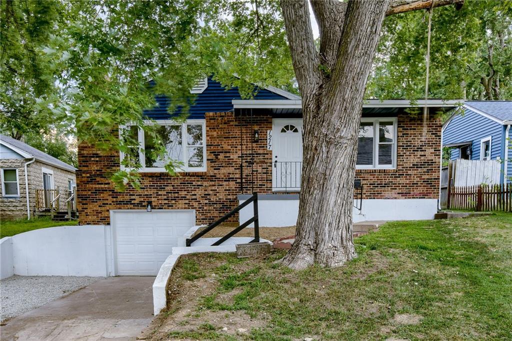 Willow Ave, Independence, MO 64052