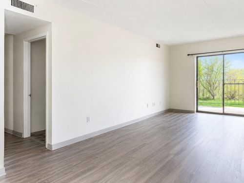 204-476 Riverside Dr, Lawrence, MA, 01841-4816 | Card Image