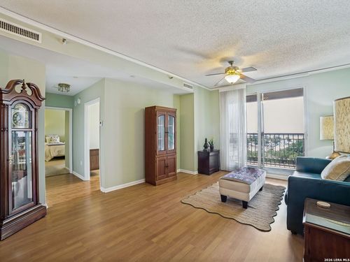 915-1 Towers Park Ln, San Antonio, TX, 78209-6435 | Card Image
