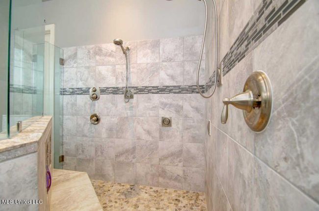 Tile/Stone Shower | Image 24