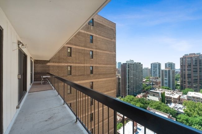 APT-19 - 1418 N Lake Shore Dr, Condo with 3 bedrooms, 4 bathrooms and 2 parking in CHICAGO IL | Image 26