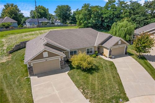 205 Ashmont Dr, Smithville, MO, 64089-7826 | Card Image
