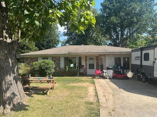 210 Oak St, Lonoke, AR, 72086-3321 | Card Image
