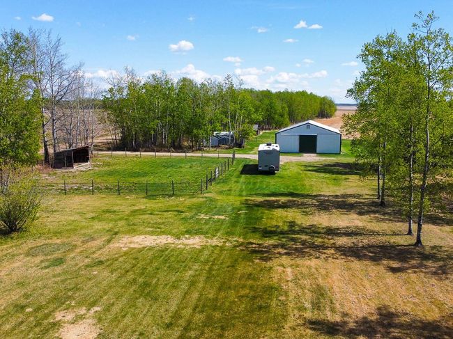 20133 Twp Rd 832, House other with 3 bedrooms, 2 bathrooms and null parking in St Isidore AB | Image 33