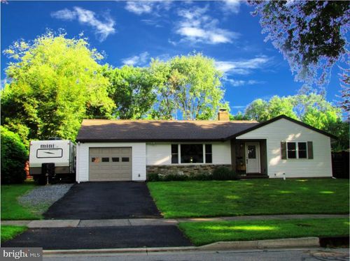241 Bradley Ave, STATE COLLEGE, PA, 16801-6319 | Card Image