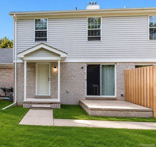 47086 Auburn Ct, Shelby Twp, MI, 48317-2918 | Card Image