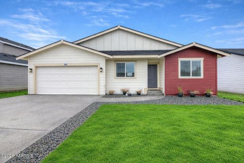 608 N Oak St, Tieton, WA, 98947-1401 | Card Image