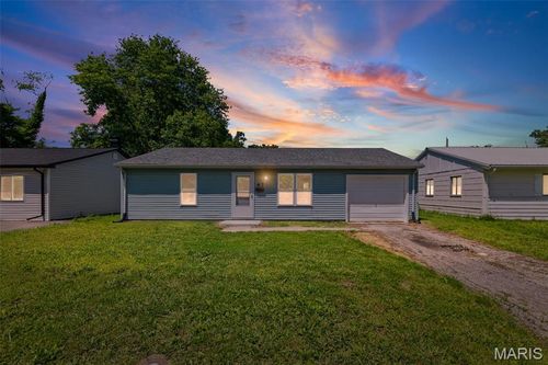 47 Saint Henry Dr, East Saint Louis, IL, 62206-1622 | Card Image