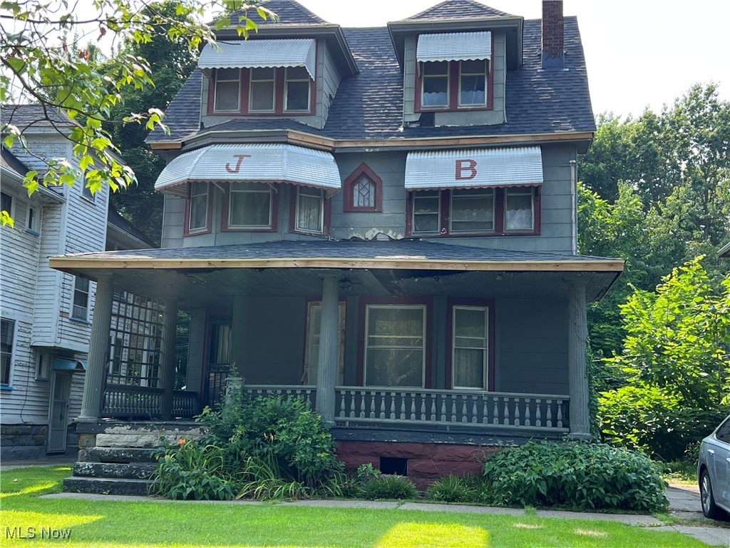 Carlyon Rd, Cleveland, OH 44112