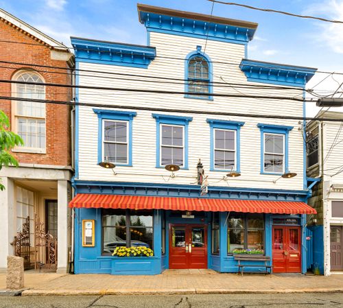 143 Water St, Stonington, CT, 06378-1323 | Card Image