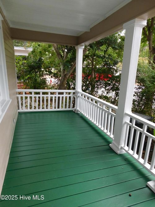 611 Johnson St, New Bern, NC, 28560-4057 | Card Image