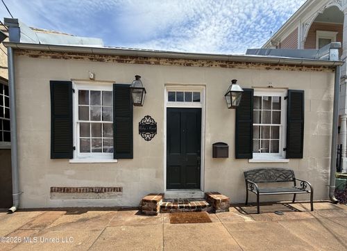 209 S Commerce St, Natchez, MS, 39120-3501 | Card Image