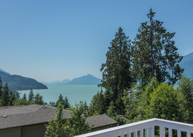 679 Copper Drive, House other with 4 bedrooms, 3 bathrooms and 4 parking in Squamish BC | Image 34