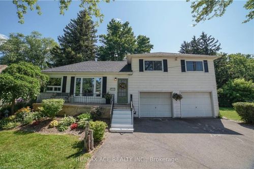 768 S Pelham Rd, Welland, ON, L3C3C8 | Card Image