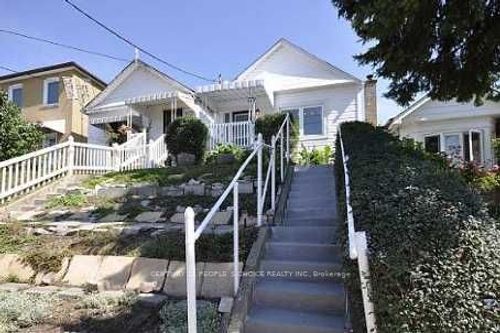579 Northcliffe Blvd, York, ON, M6E3L6 | Card Image
