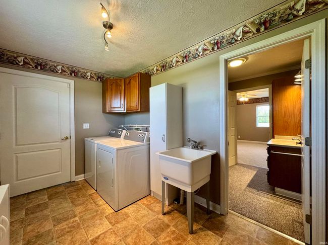 7020 E County Road 1200 N, House other with 3 bedrooms, 2 bathrooms and null parking in Eaton IN | Image 25