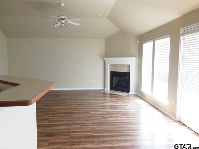 5637 Mustang Trl, House other with 3 bedrooms, 2 bathrooms and null parking in Tyler TX | Image 4