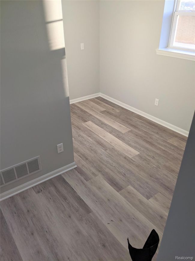 Garage Entrance Mud Room | Image 7