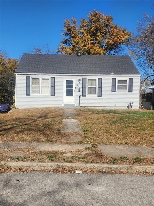3870 E 61st St, Kansas City, MO, 64130-4432 | Card Image