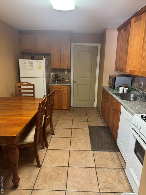 1 Arrowood Ln, Huntingtn Sta, NY, 11747-1503 | Card Image