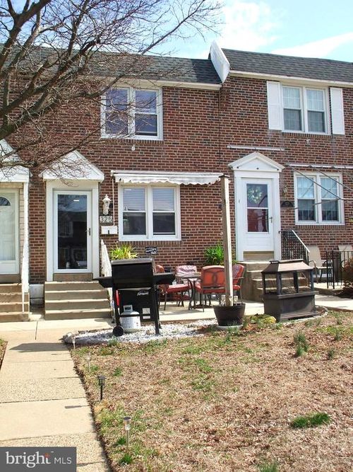325 Westpark Ln, CLIFTON HEIGHTS, PA, 19018-1125 | Card Image
