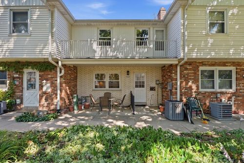 5069 W Colonial Court, Greenfield, WI, 53220 | Card Image