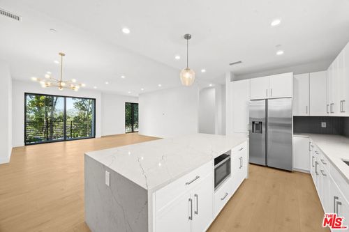8906 Sawyer St, Los Angeles, CA, 90035-4319 | Card Image