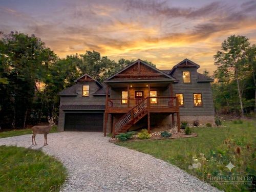 102 Snowplow Ln, Beech Mountain, NC, 28604-8205 | Card Image