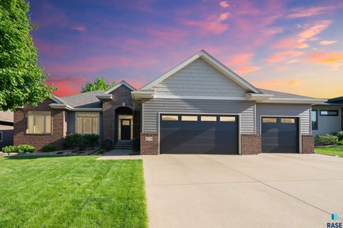 8709 Palametto St, Sioux Falls, SD, 57110 | Card Image