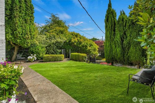 2353 Federal Ave E, Seattle, WA, 98102-4031 | Card Image