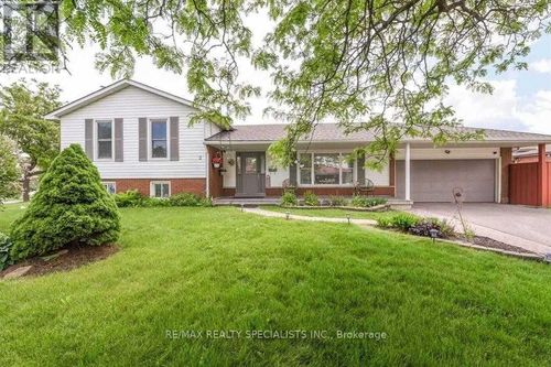 2 Marchbank Cres, Brampton, ON, L6S3B1 | Card Image