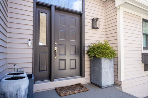 987 Hill St, Cincinnati, OH, 45202-1717 | Card Image