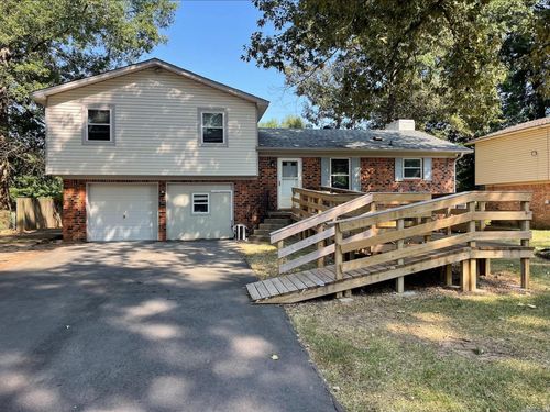 3905 Sioux Trl, Jacksonville, AR, 72076-1921 | Card Image