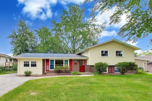 2805 Kincaid Dr, Woodridge, IL, 60517-1649 | Card Image