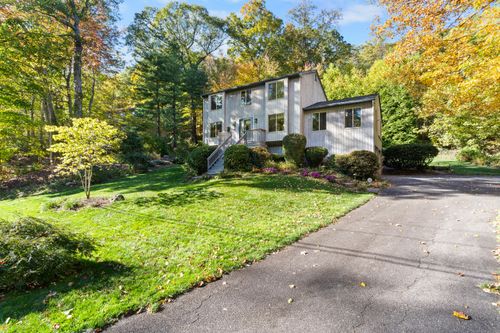 35 Mustang Dr, Shelton, CT, 06484-5420 | Card Image