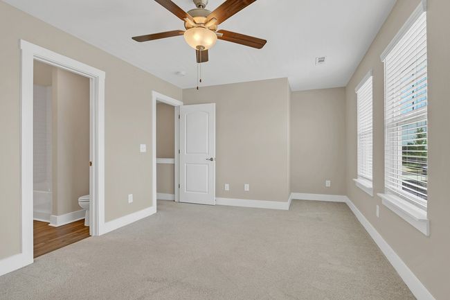 Spacious + sunny w/private en-suite bath | Image 18