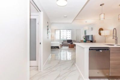 422 - 2301 Collins Ave, Condo with 0 bedrooms, 1 bathrooms and null parking in Miami Beach FL | Image 3