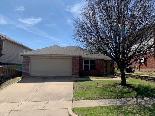 9929 Blue Bell Dr, Fort Worth, TX, 76108-4184 | Card Image
