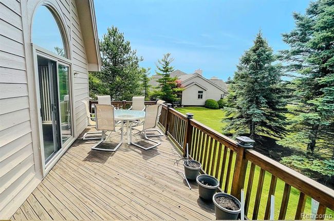 29603 N Meadowridge, House other with 3 bedrooms, 3 bathrooms and null parking in Farmington Hills MI | Image 3