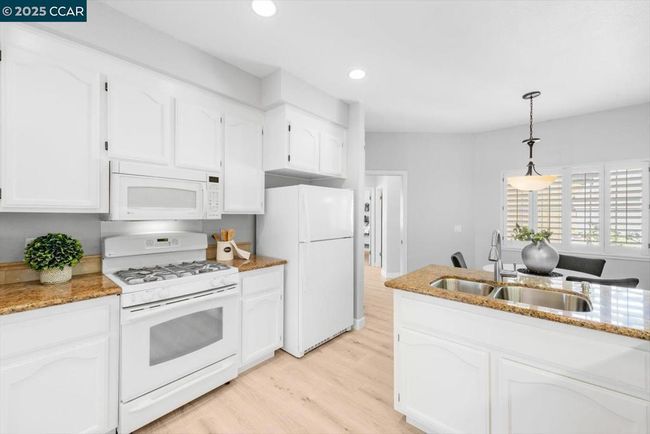 1359 Shell Ln, Townhouse with 3 bedrooms, 3 bathrooms and 2 parking in Clayton CA | Image 16