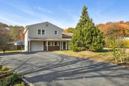 41 E Rocks Road, Norwalk, CT, 06851 | Card Image