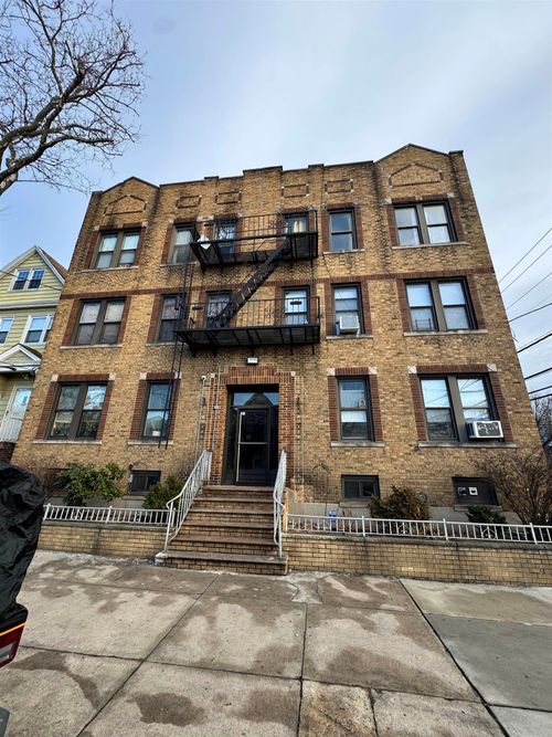 apt-3-250 Avenue B, Bayonne, NJ, 07002-3172 | Card Image