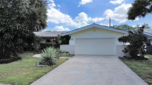 1385 Embassy Dr, CLEARWATER, FL, 33764-3746 | Card Image